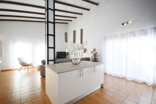 Beautiful spacious villa with private heated pool in Lajares in ลาคาเรส
