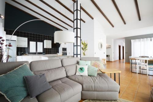 Beautiful spacious villa with private heated pool in Lajares in ลาคาเรส