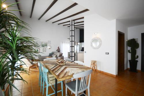 Beautiful spacious villa with private heated pool in Lajares in ลาคาเรส