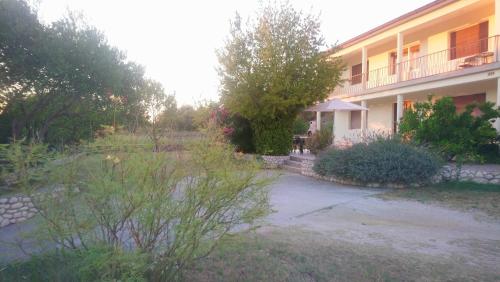  Apartment Vidas in Kampor