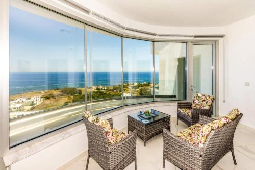 ระเบียง/ชานเรือน, Elite Sea View Villa in โปมอส