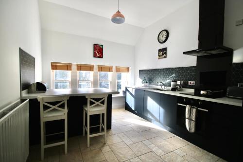 Serviced Accommodation Moray - Lesmurdie House in ايلجين