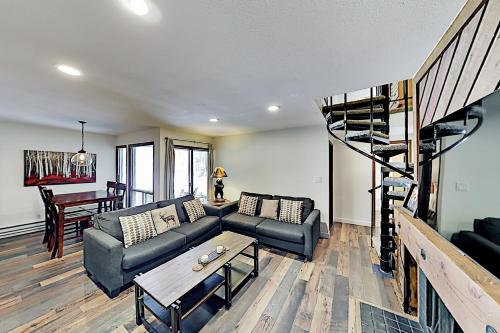 Flying Dutchman Condo - Pool Hot Tub & Sauna condo - image 3