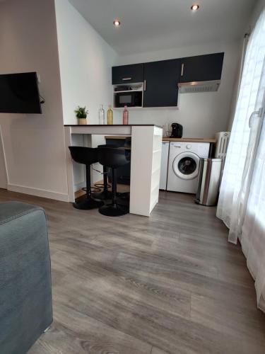 Cocina, LE FOUCAULD-GoodCaen in La Grace De Dieu