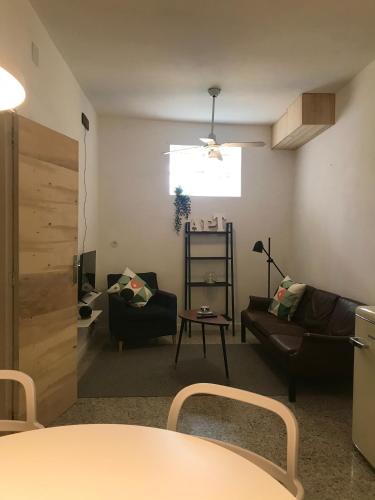 APT Slow City Hostel - main image