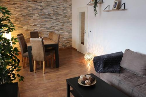 Zentralgelegene 4-Raum Ferienwohnung bis 8 Pers. 1.8km von Müller-Berset-Straße entfernt