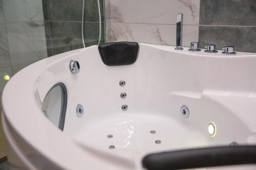 Il Basin In Calliano Italy Reviews, Best Way To Clean Jacuzzi Bathtub Jetstream