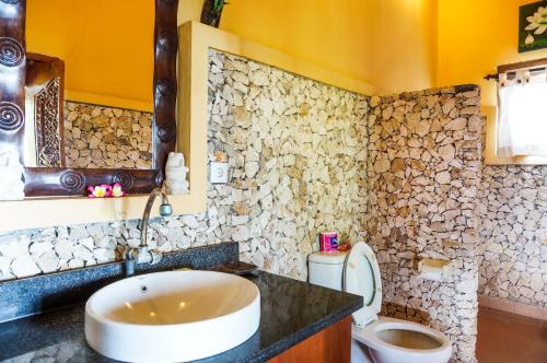 Oka 7 Bungalow Oka 7 Bungalow is perfectly located for both business and leisure guests in Bali. The property offers guests a range of services and amenities designed to provide comfort and convenience. Service-mind