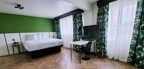 room detail thumbnail 1