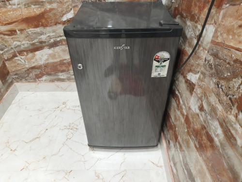 Couples friendly apartment in lajpat nagar with private entrance and complete privacy along with ful