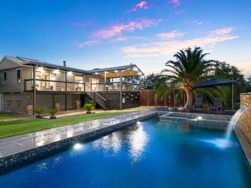 Lilies Luxe Suite on Lovedale with Private Heated Pool 5star