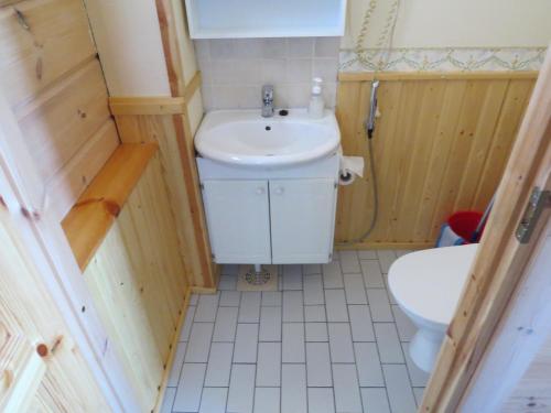 Bathroom, Arctic Polar Holiday Village in Kilpisjarvi