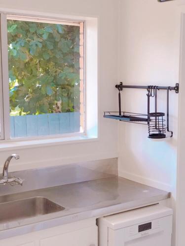 Konyha, Bright Eden Park two bed townhouse private parking near Eden Park