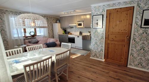Fridfullt läge mitt på Öland (Fridfullt lage mitt pa Oland) in Vanserum