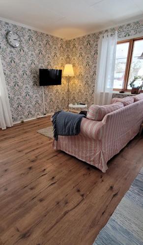 Fridfullt läge mitt på Öland (Fridfullt lage mitt pa Oland) in Vanserum
