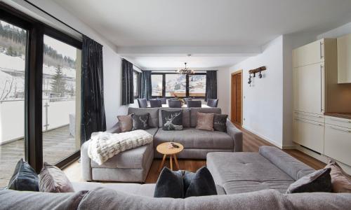 Four-Bedroom Deluxe Apartment