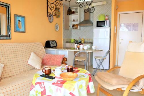 1 bedroom apartment with sea views