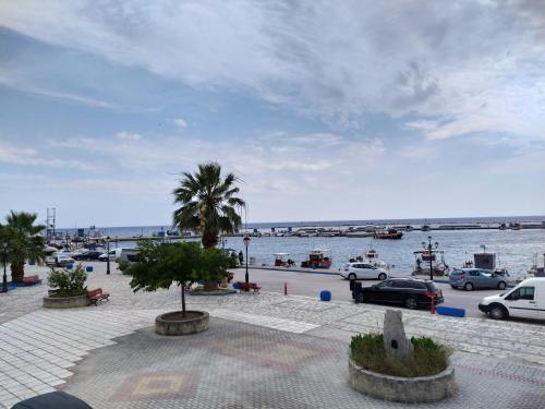 Anchors Aweigh Kassandra Sea View Apt - image 5