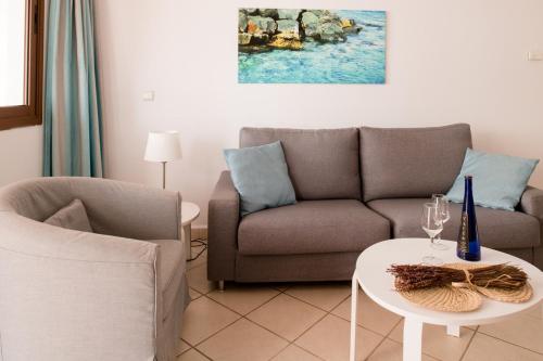 First line ocean view apartment with bbq - image 9