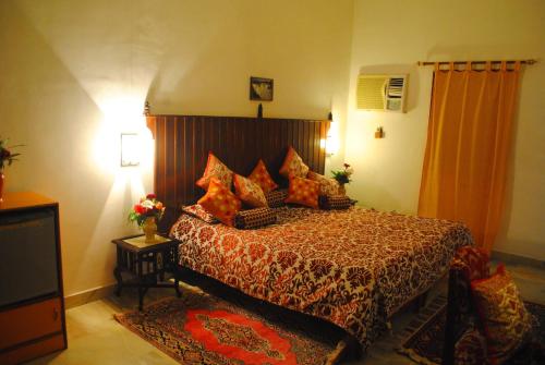 Deluxe Double or Twin Room image 5
