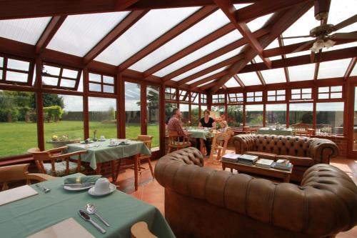 Pointers Guest House - Wyton