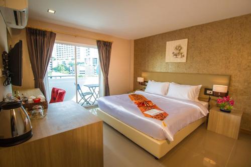 room detail thumbnail 1