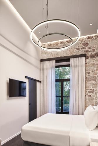 Deluxe Double Room with Balcony image 5