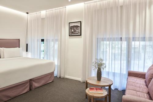 Large Double Room image 4