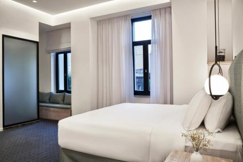 Classic Double Room image 10