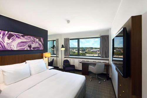 1 queen bed