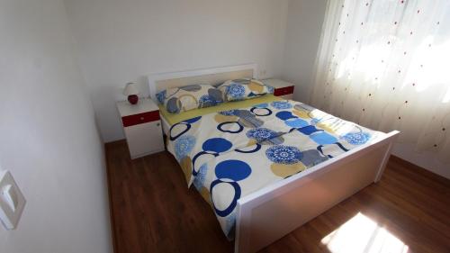 One-Bedroom Apartment image 8