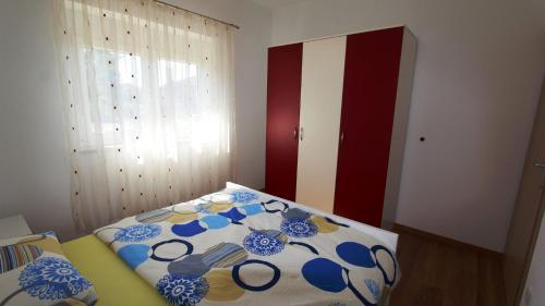 One-Bedroom Apartment image 7