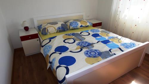 One-Bedroom Apartment image 9