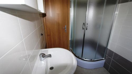 One-Bedroom Apartment image 6