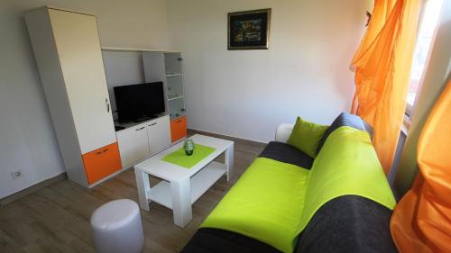 Apartment image 8