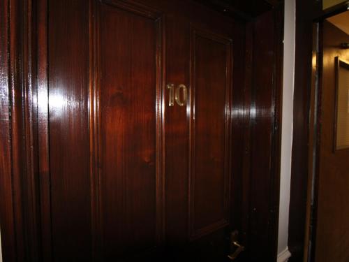 Pilgrims Hotel - image 2