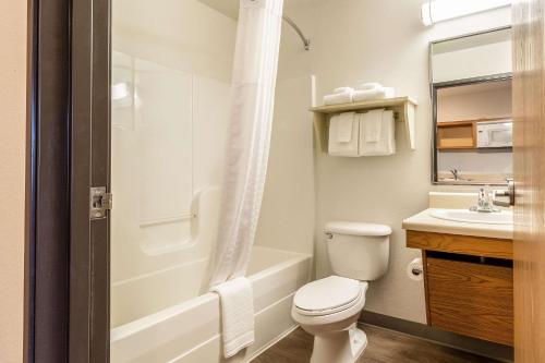 WoodSpring Suites Houston Baytown - image 6