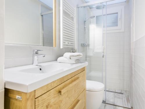 Sitges Spaces Mediterranean Apartments 4 bedroom, 4 bathroom, Huge Terrace, Jacuzzi- Sleeps 9