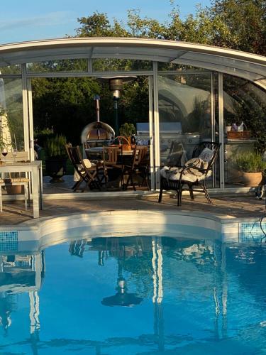 Swimming pool, Herrgardsflygel mitt i Sormland in Norrkoping