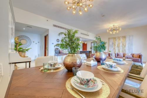 Glamorous 1BR Apartment in Rimal 3 Jumeirah Beach Residence by Deluxe Holiday Homes, Dubaj (fotografie 10)