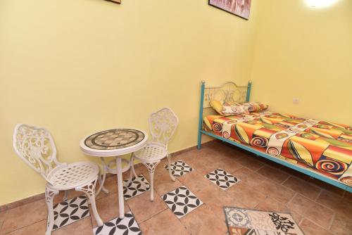 Corinne Hostel לזוגות ומשפחות וקורס צלילה - image 3