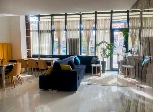 ล็อบบี้, park hotel tirana in ลาปราเก