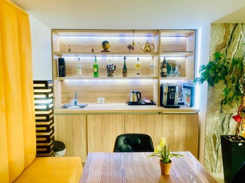 ผับ/เลาจน์, park hotel tirana in ลาปราเก