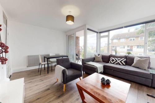 Amazing 3 Bedroom Flat - 4Mins To Tube Station