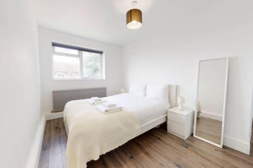 Picture of Amazing 3 Bedroom Flat - 4Mins To Tube Station
