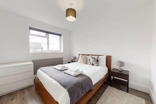 Picture of Amazing 3 Bedroom Flat - 4Mins To Tube Station