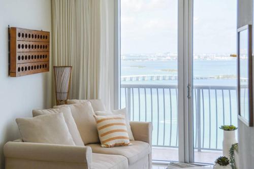 2bed/2bath Bay View Condo with Wrap Around Balcony