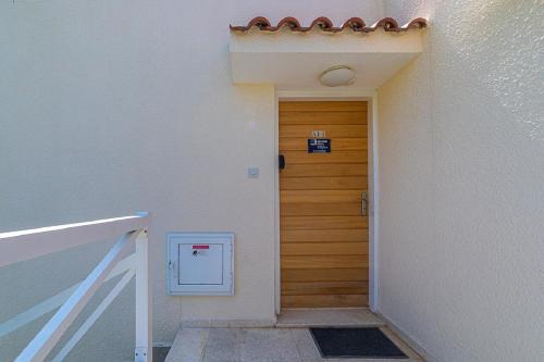 Apartment 14 in Coral Bay - image 2