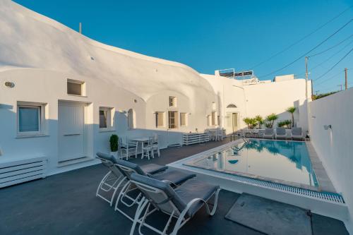 Beautiful 4-Bed Cave House near Fira private pool