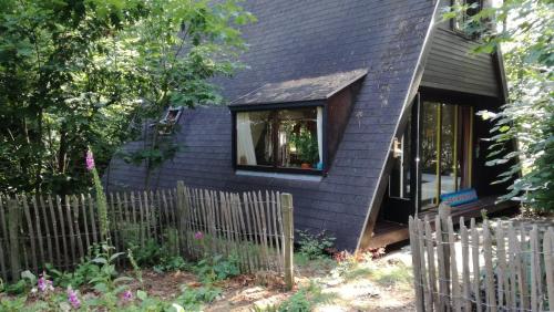 Beautiful Chalet next to Forest Nature Preserve gîte à louer Neerharen